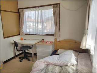 シェルターモモ 子ども部屋